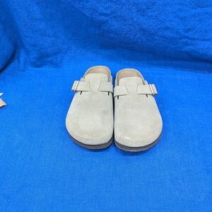 UNIVERSAL THREADS WOMEN'S CLOGS SIZE 7.5 NEVER WORN